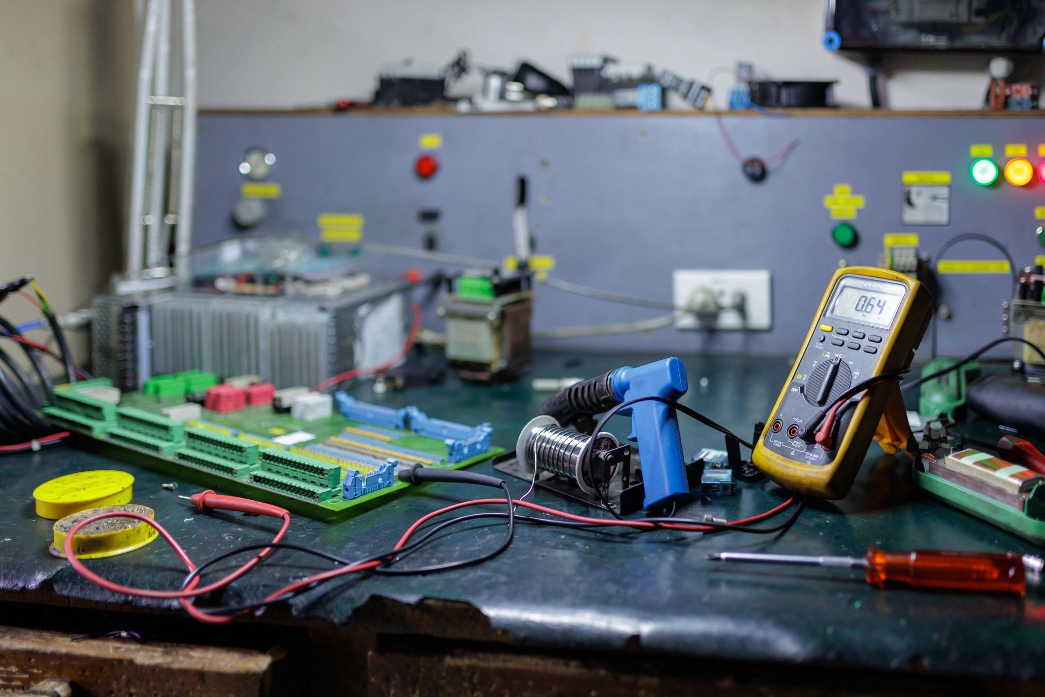 Environnement technique illustrant l’installation et la précision des travaux réseau